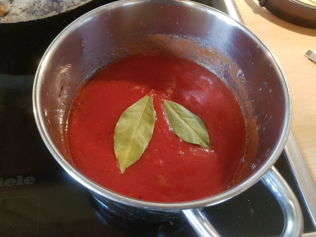 Tomaten-Basilikum Soße - Jörn kocht